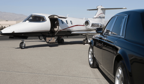 Travel from airport to Gold Coast in style with luxury chauffeured fleet-BlackLuxeChauffeurs